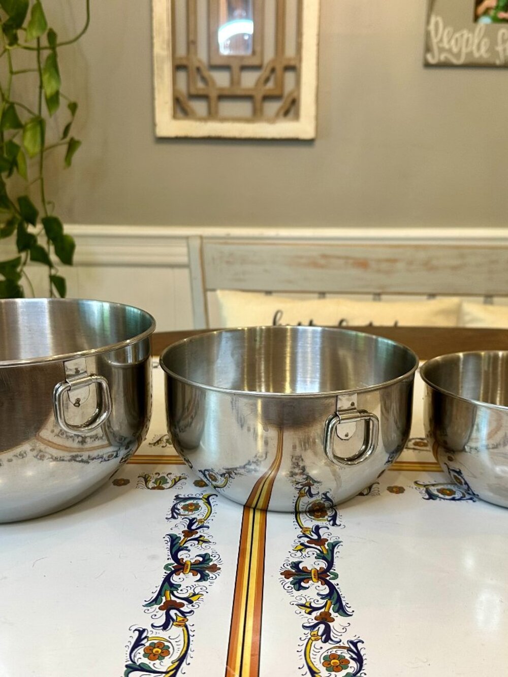 vintage set of three Farberware nesting mixing bowls with thumb ring handles